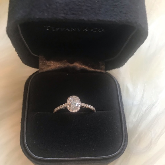 Tiffany & Co oval diamond ring - Picture 4 of 8